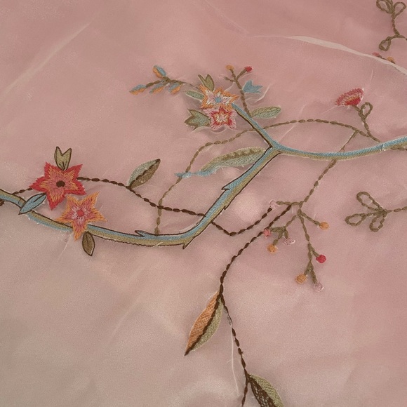 Queen VTG Embroidered Duvet with Mesh Overlay - Picture 3 of 6
